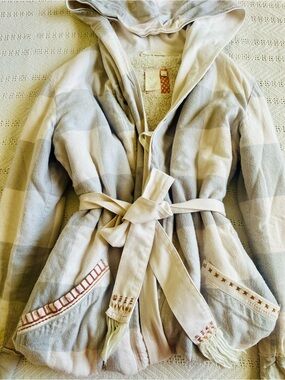 Anthropologie Cream and Light Gray Plaid Hooded Robe with Embroidered Pockets
